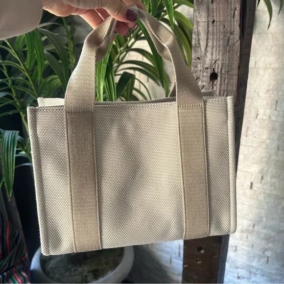 LULULEMON Two-Tone Canvas Mini Tote Bag 4.5L in Mojave Tan and Light Ivory NWT - Picture 6 of 10